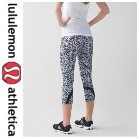 💕SALE💕 Lululemon Run: Inspire Crop II All Full-On Brushed Animal White / Black - Picture 2 of 7